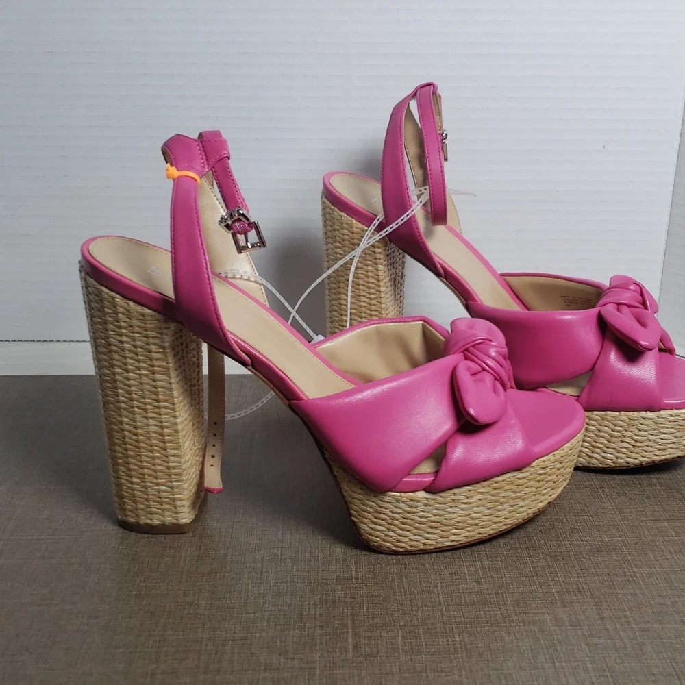 Michael Kors Sadie Pink Leather Bow Platform Sandals - SZ 9 - NWOT‎